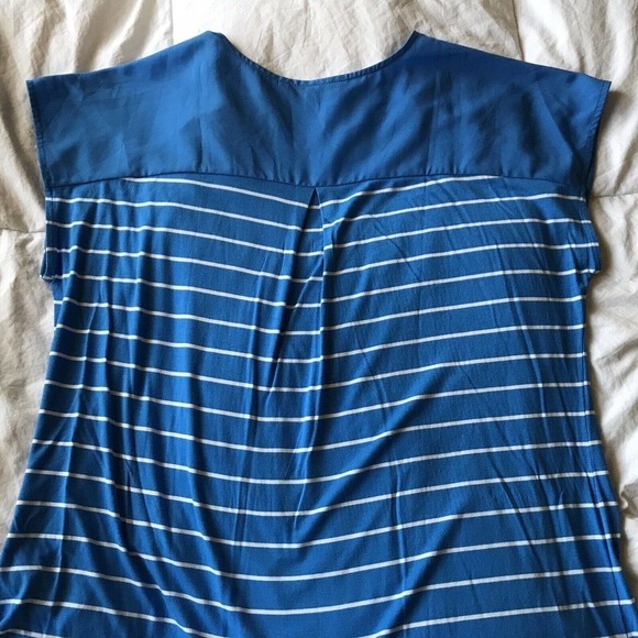 Adrienne Vittadini Blouse SzL Blue Stripe Contrast Yoke Cap Sleeves Pleat Back - Picture 6 of 8